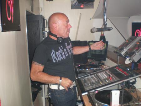 Soir�e du Vendredi 13 Juillet Avec M�nsieur Philippe Corti aux Platines du Vertigo et Charles Schillings aux platines du Mambo!!!