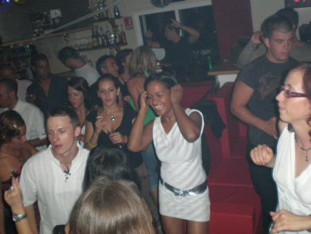 Soir�e du Vendredi 13 Juillet Avec M�nsieur Philippe Corti aux Platines du Vertigo et Charles Schillings aux platines du Mambo!!!