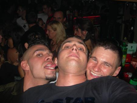 LES SUPERS SUPERS FRELONS FIDELES